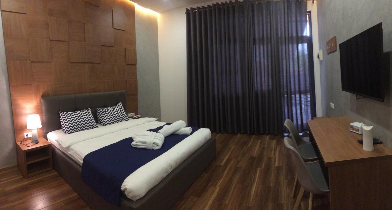 Concord Hotel Bishkek Esterno foto