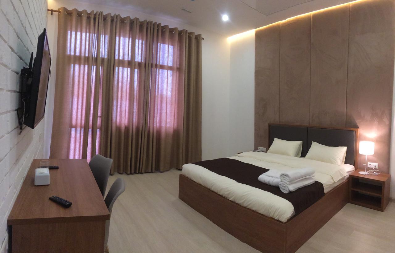 Concord Hotel Bishkek Esterno foto