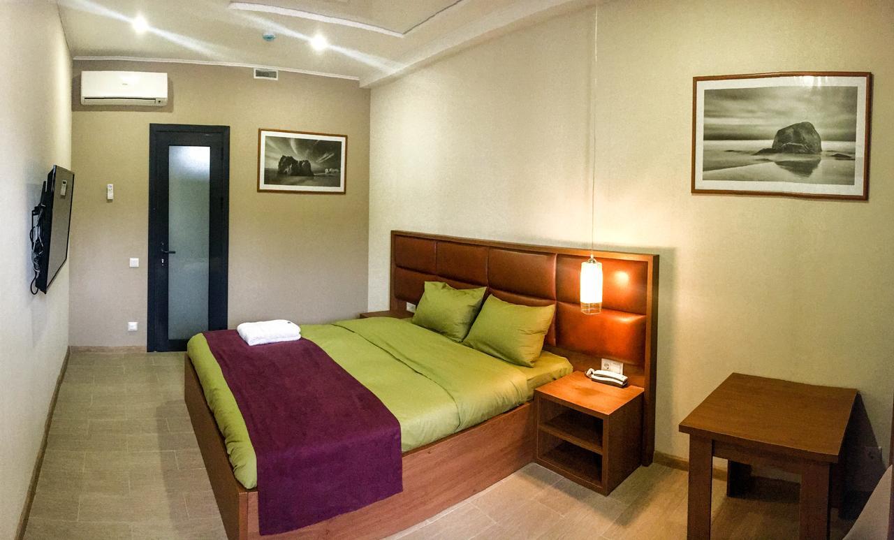 Concord Hotel Bishkek Esterno foto