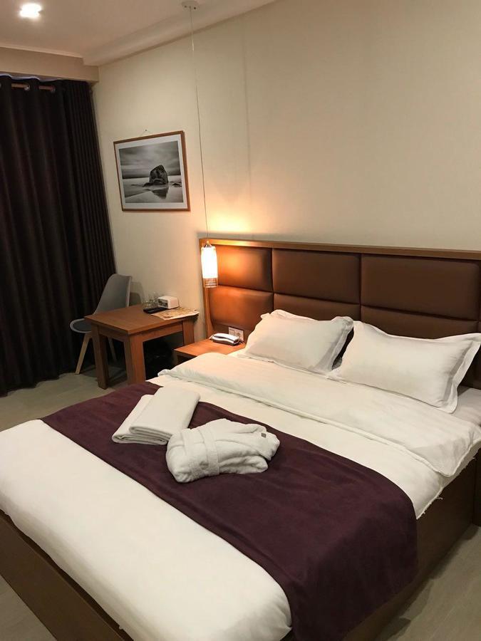 Concord Hotel Bishkek Esterno foto