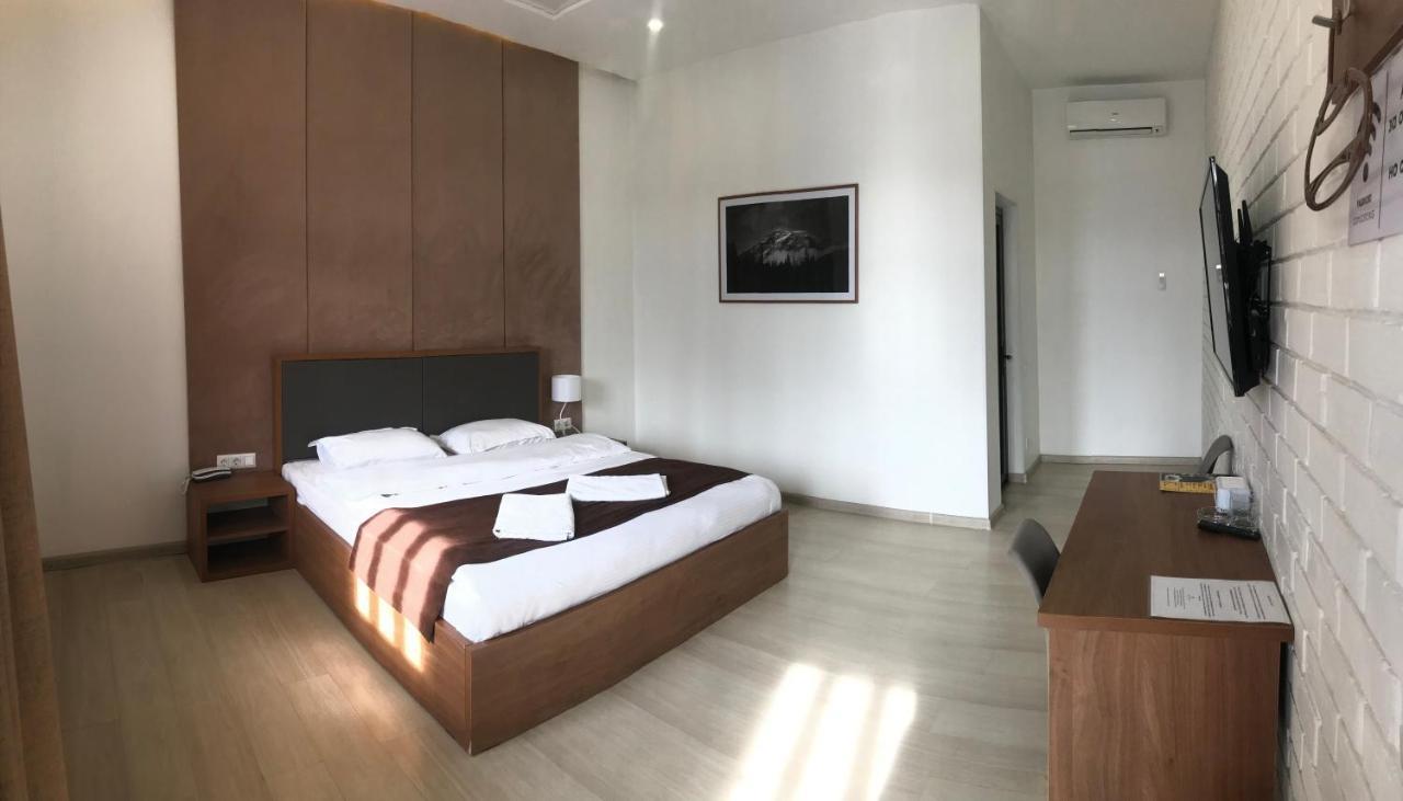 Concord Hotel Bishkek Esterno foto
