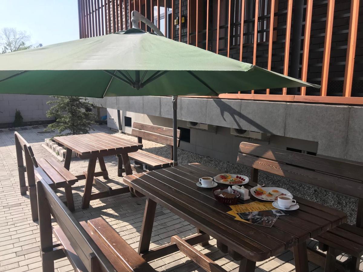 Concord Hotel Bishkek Esterno foto
